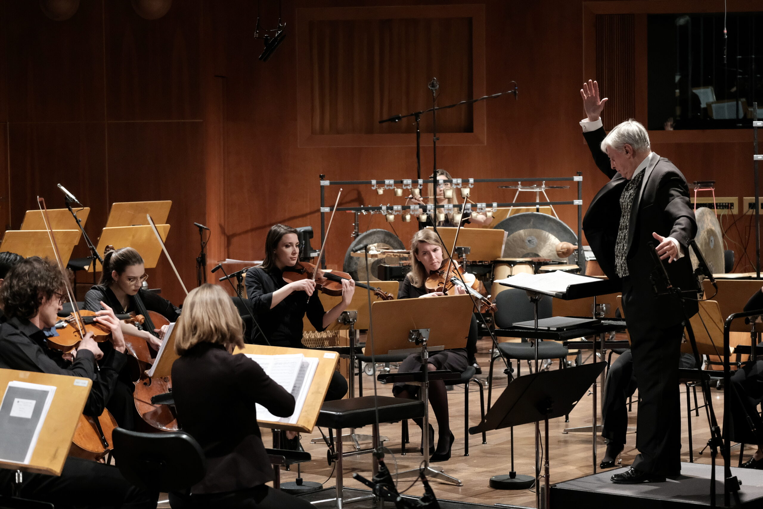 Arturo Tamayo dirige l'Ensemble900 nel concerto "Silenciaire" (11 dicembre 2022)